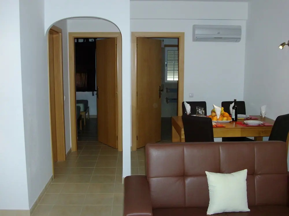 Albufeira 1 Bedroom Apartment 5 min From Falesia Beach and Close to Center! J