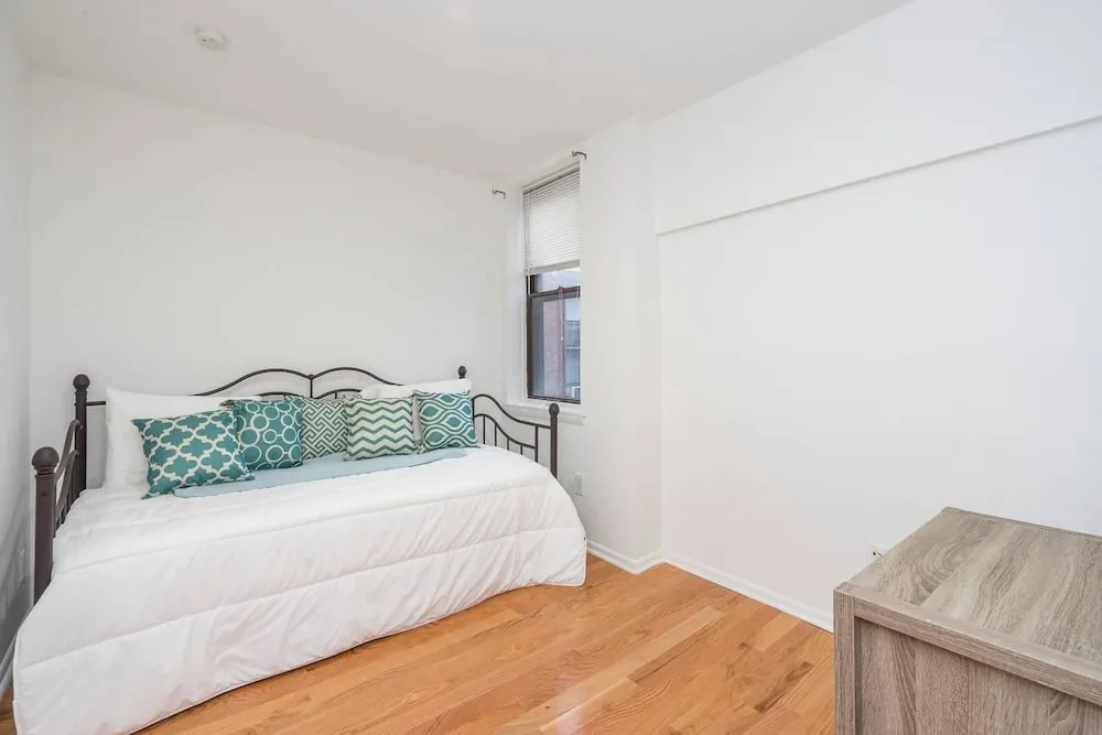 Perfect Downtown Apt w/ Free 2 Car Parking