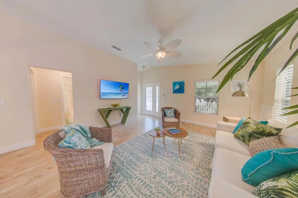 AQUA PEARL NEW Pool Home Perfect Beach Biking Hiking Boating Sleeps 8 - Includes Golf Cart