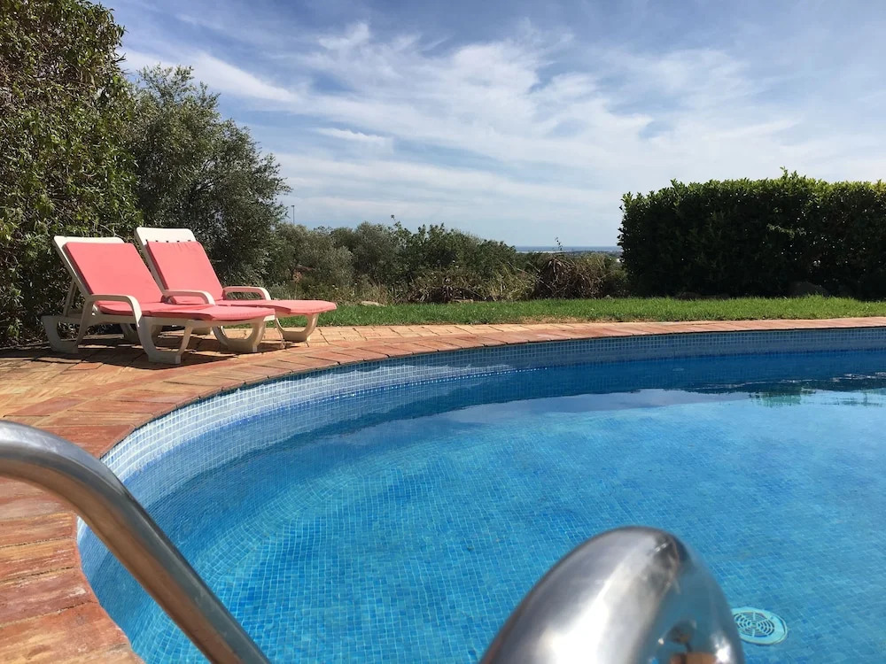 Quiet Cottage With Pool