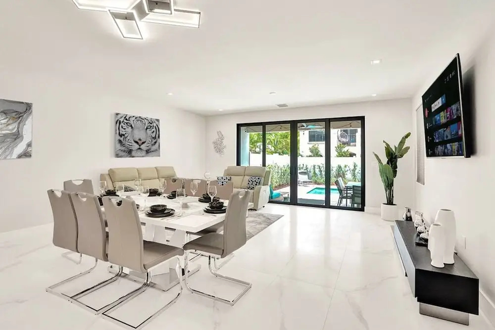 4BR w htd Pool Walk to Las Olas 5mins to Beach