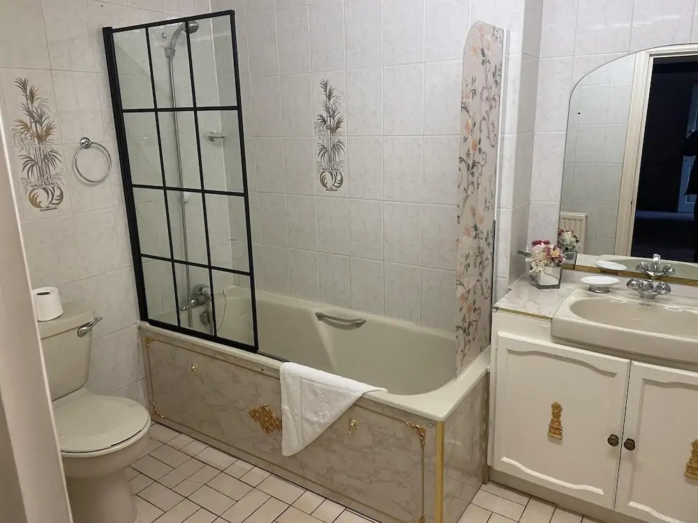 Large 3-bed Apartment in London Kensington Gardens