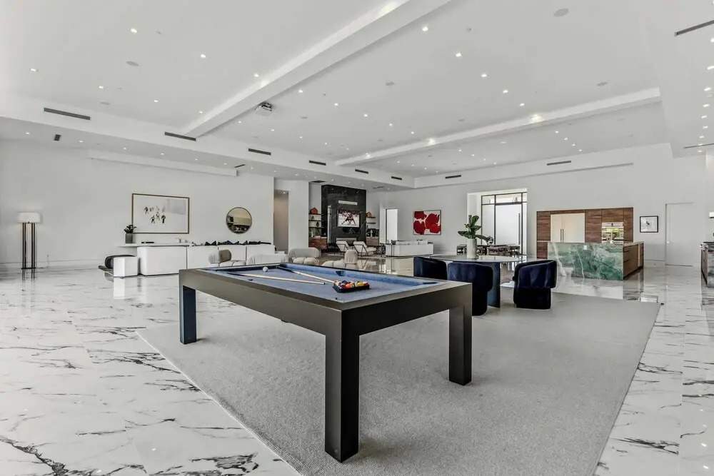 Sleeps 25 2 Luxury Villas w/ Pool + Spa, Putting Green Bravo by Avantstay