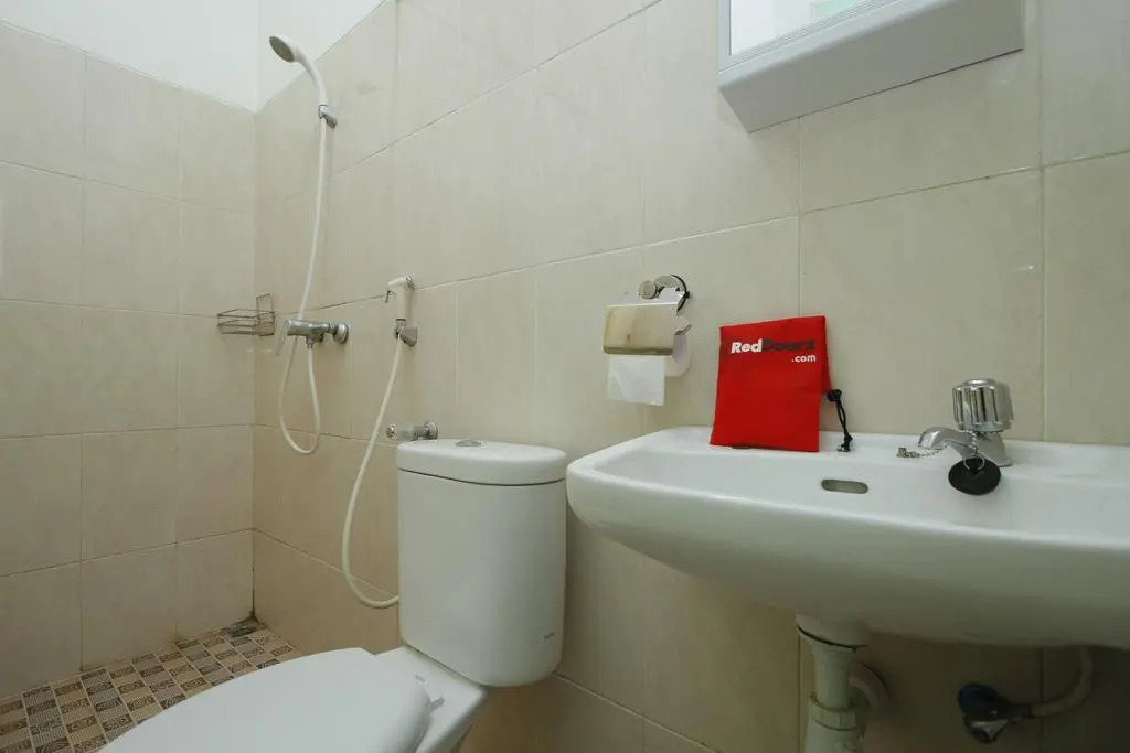 RedDoorz Plus near Plaza Indonesia