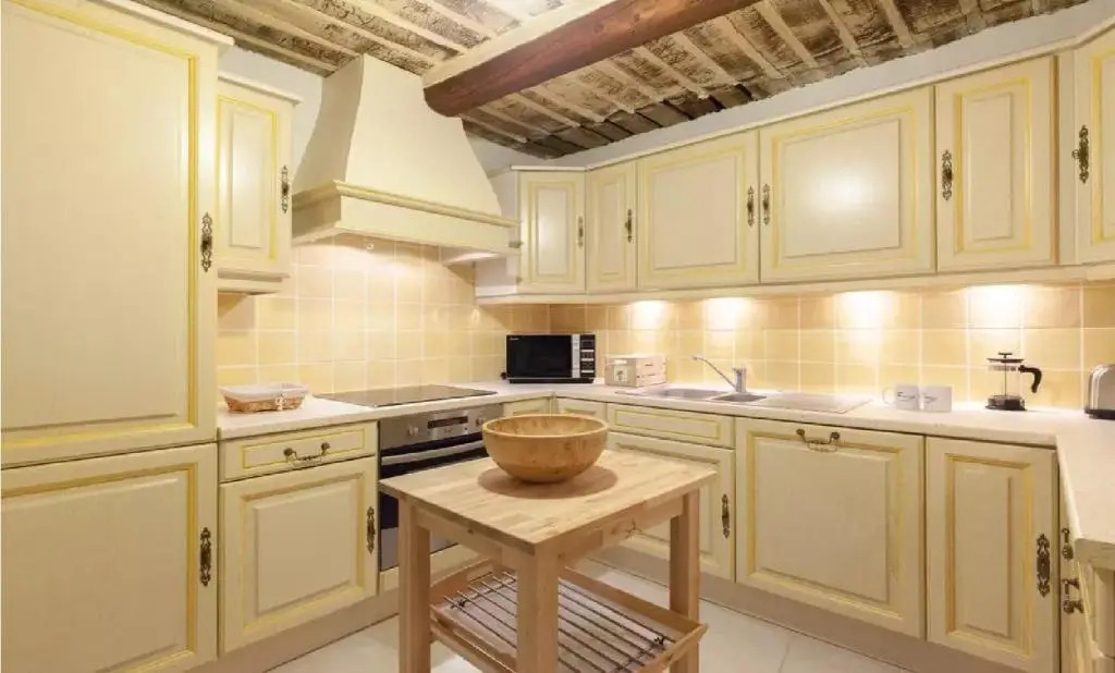 2 bedrooms 2 bathrooms apartment in Old Antibes