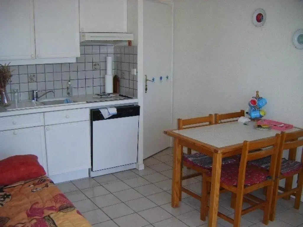Appartement Royan, 2 pièces, 4 personnes - FR-1-494-89