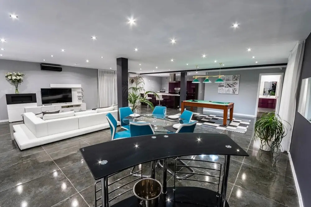 Luxurious Villa .2 Swimming Pools 200 M. From The Beach 1 Climatized