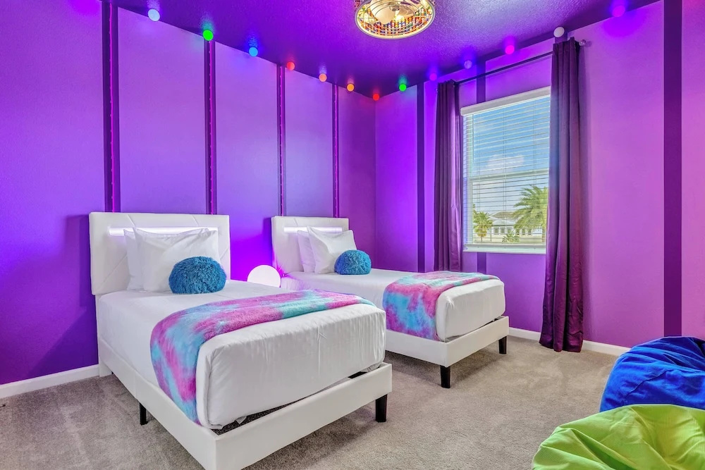 Upstay Epic 15br Mansion for Big Groups Near Parks