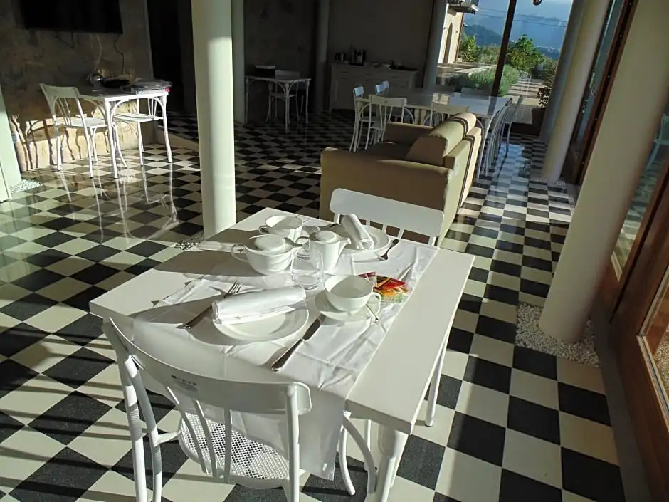Alimunera Hotel
