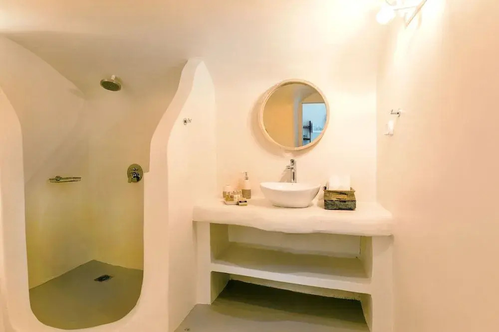 Kalamia Cave House