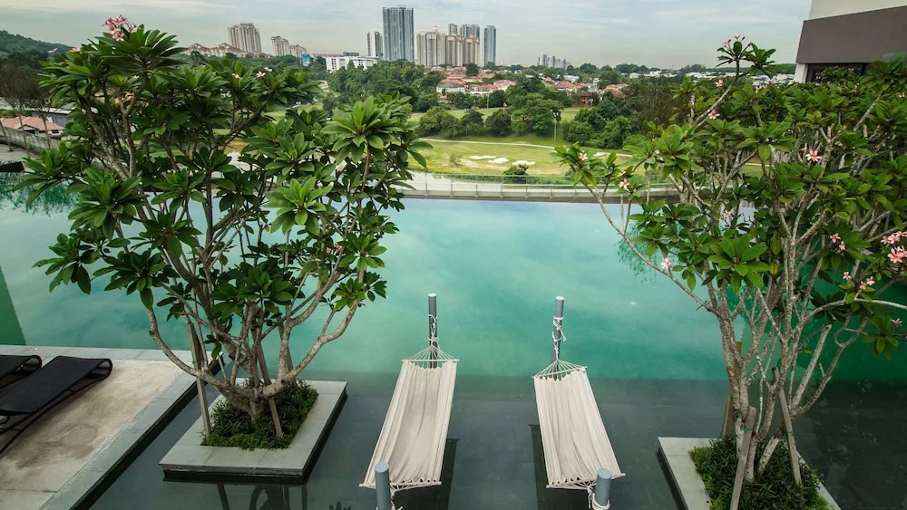 Dashing 1BR Next To Surian MRT 18