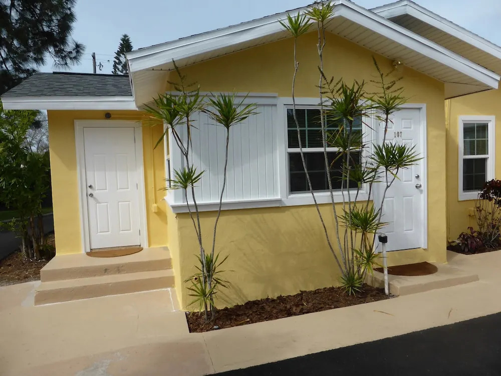 Englewood Bay Motel