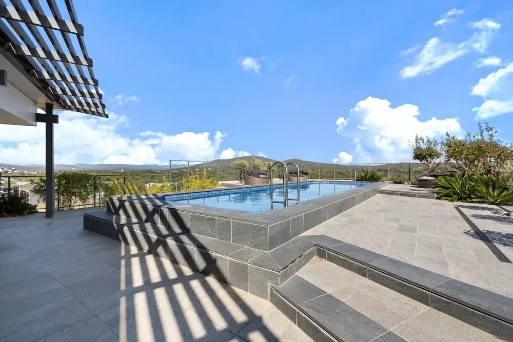 Chic 1-bed Apartment Near Canberra's Bustling CBD