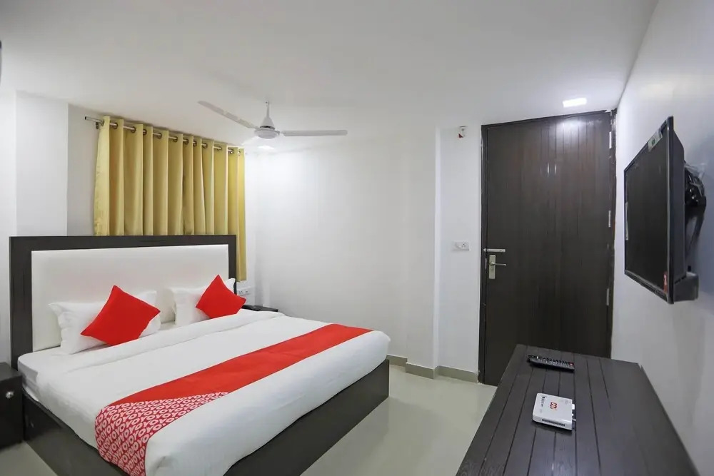 Gour White House by OYO Rooms