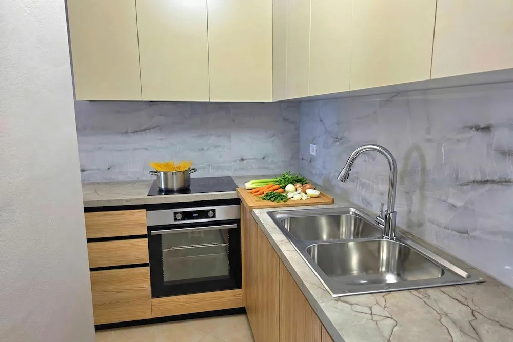 Sea View Apartment in Durres Beach 100