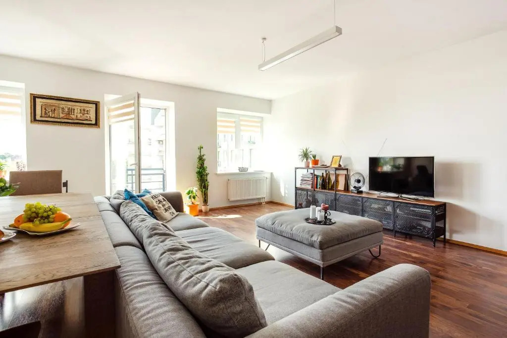 #stayhere - Spacious & Bright 1BDR Apartment Shopping District
