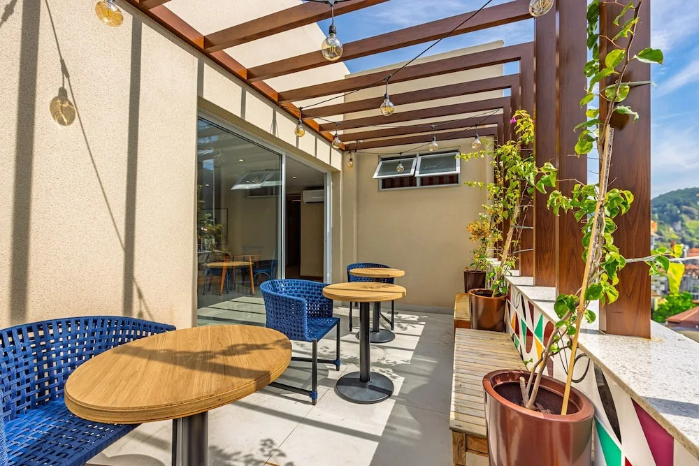 Refuge a few Steps From Copacabana Beach Q10 PCD