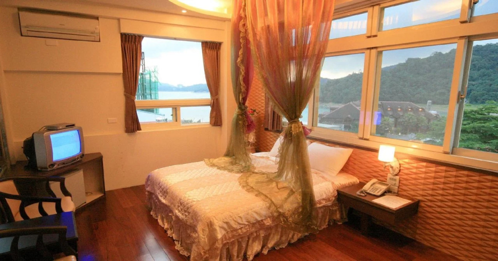 Ri Yue Hu Pan Resort