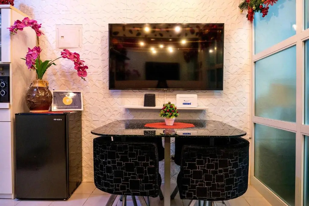 The Red Keep Condotel Tagaytay with Balcony and 55in 4k Netflix TV