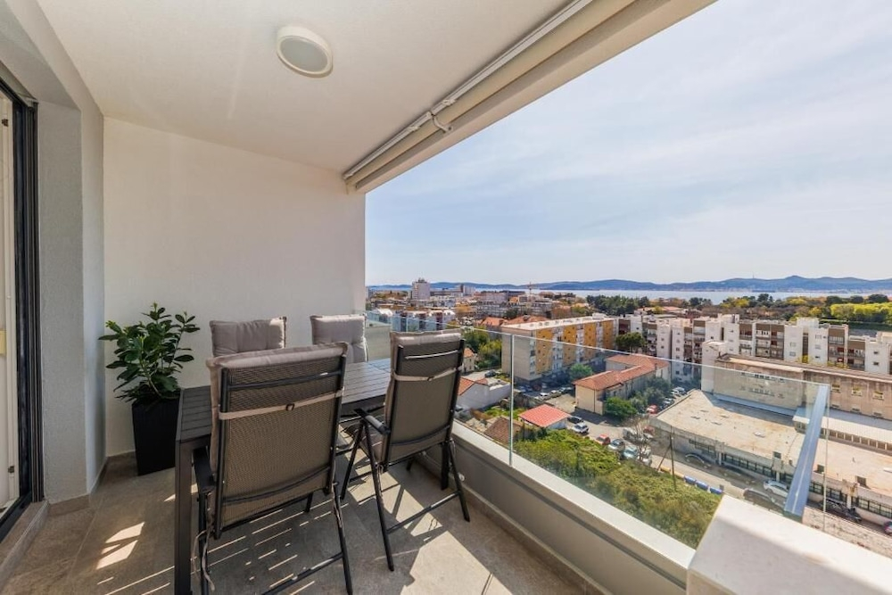 365 Sunsets Apartment by Belmont Realty