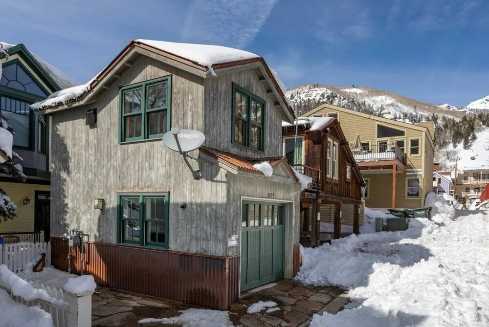 Manley  (381887) 4 Bedroom Home by RedAwning