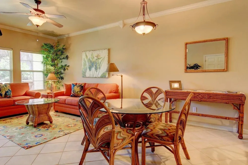 Lazy Pelican - Two Bedroom Townhome