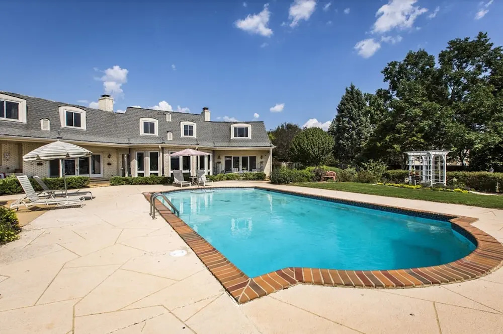 Matthews Manor Bed & Breakfast