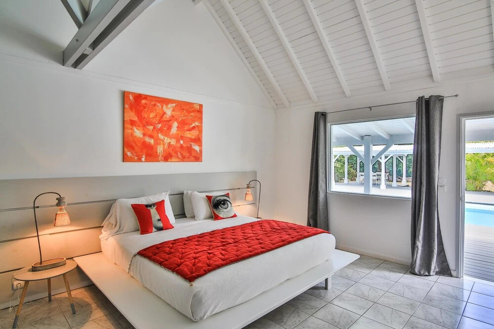 Exclusive Terres Basses Location, Heated Pool, Near Beach, Shops, Restos, AC, Free Wifi