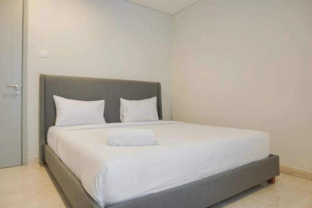 Fully Furnished 1BR with Working Room at The Empyreal Apartment