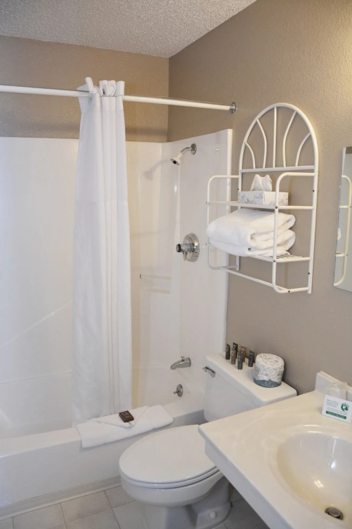 Roosevelt Inn & Suites