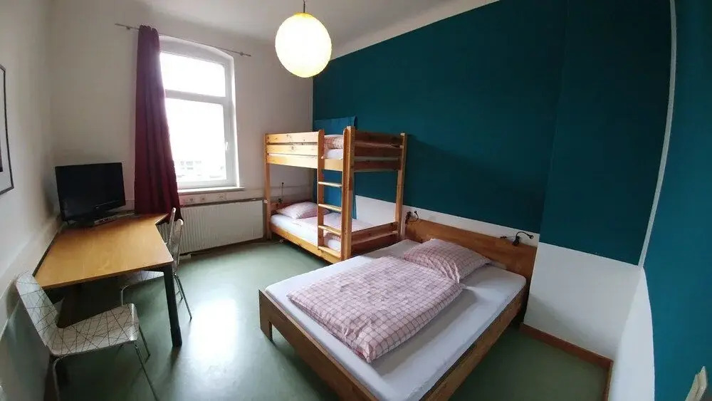 HOSTEL37