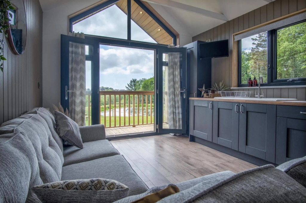 Cabin In The Woods - 1 Bed - Kilgetty
