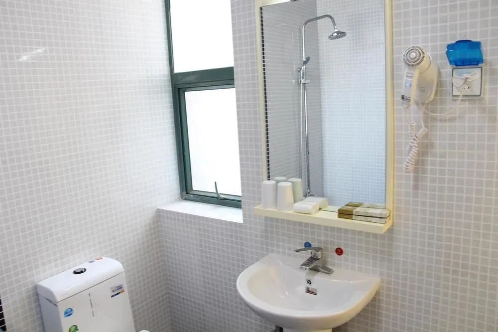 Maiwei Youth Apartment Hotel