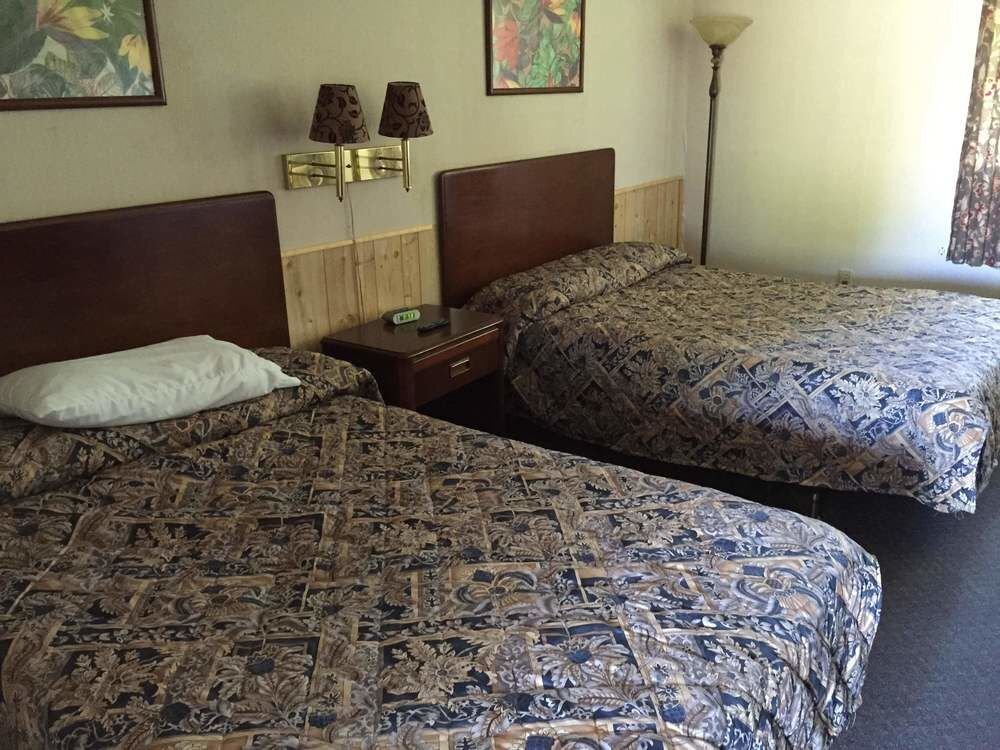 May's Polynesian Motel