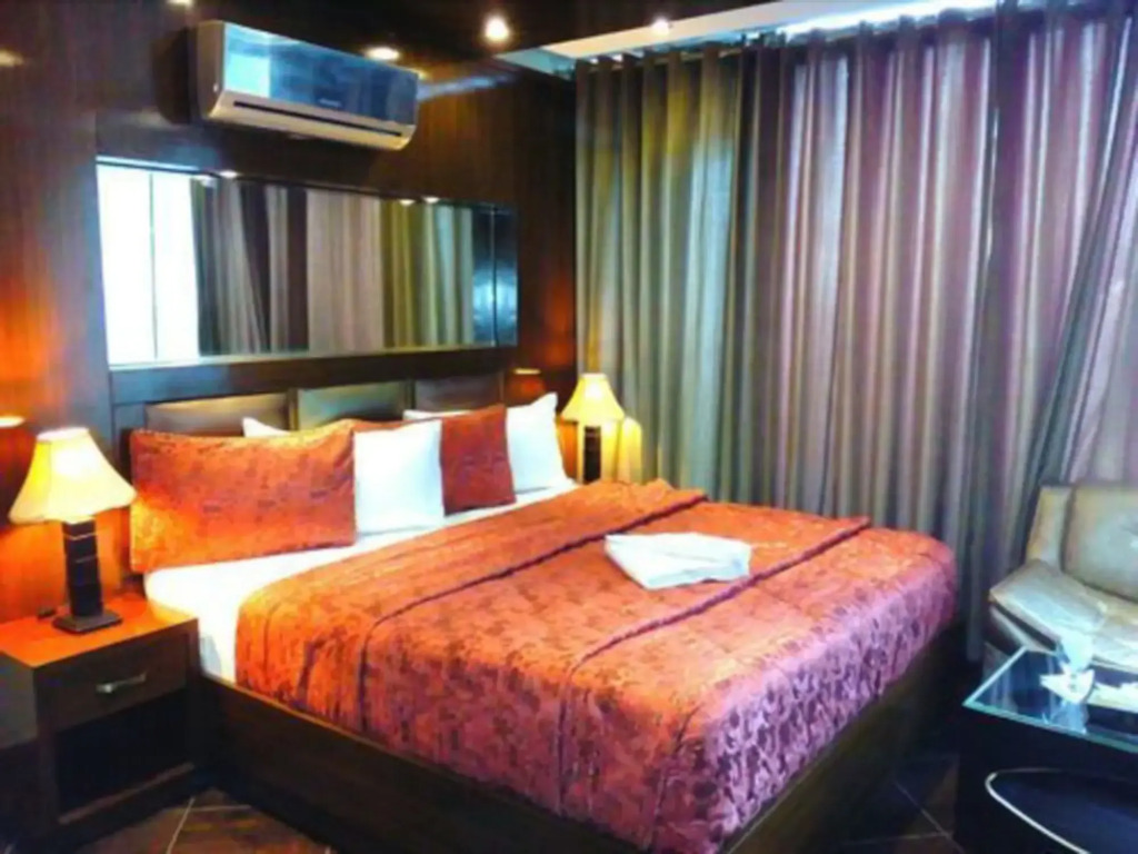 Bling International Hotel Multan