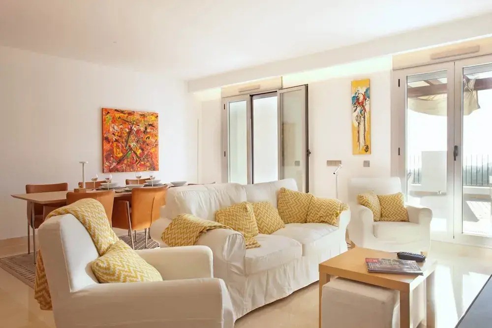 Sunny Terrace Apartment