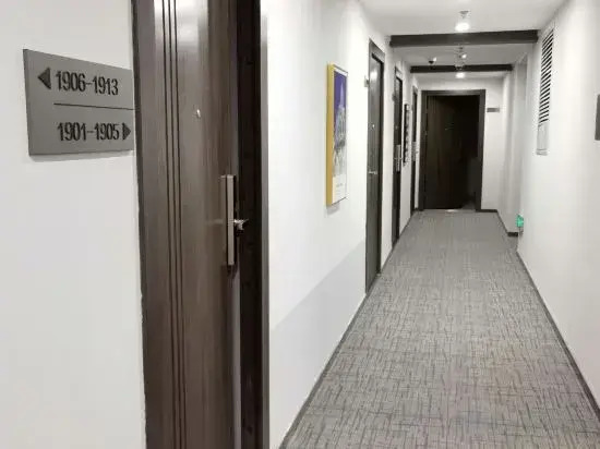 Manlu CC Hotel (Zhengzhou East Railway Station China Resources Times Square Branch)