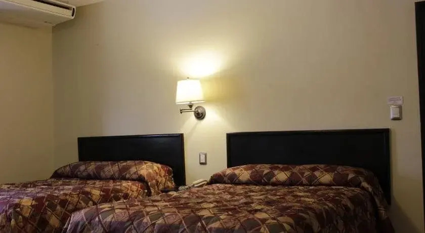 Hotel Flores Hills
