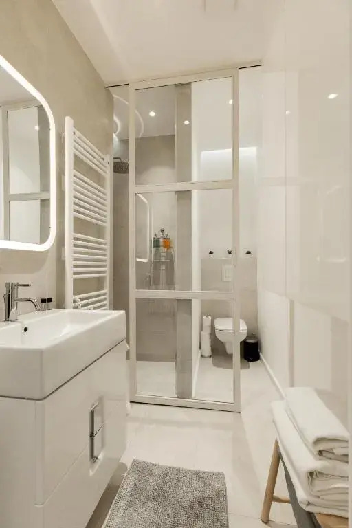 Space and Style in The Heart Of Budapest w 2BR&2BT