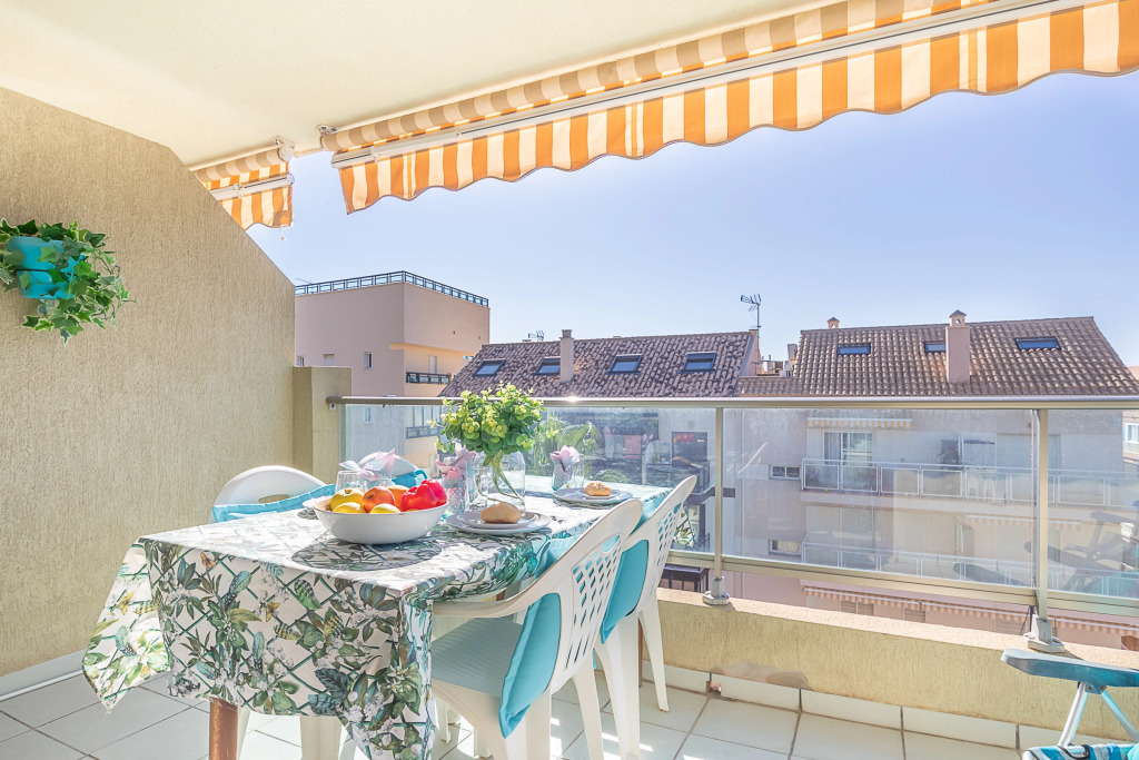 Stunning Seafront Apartment in Carvajal Beach