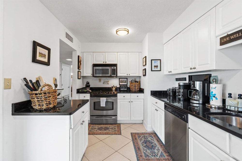 Shoreline Towers T/h 10 3 Bedroom Condo