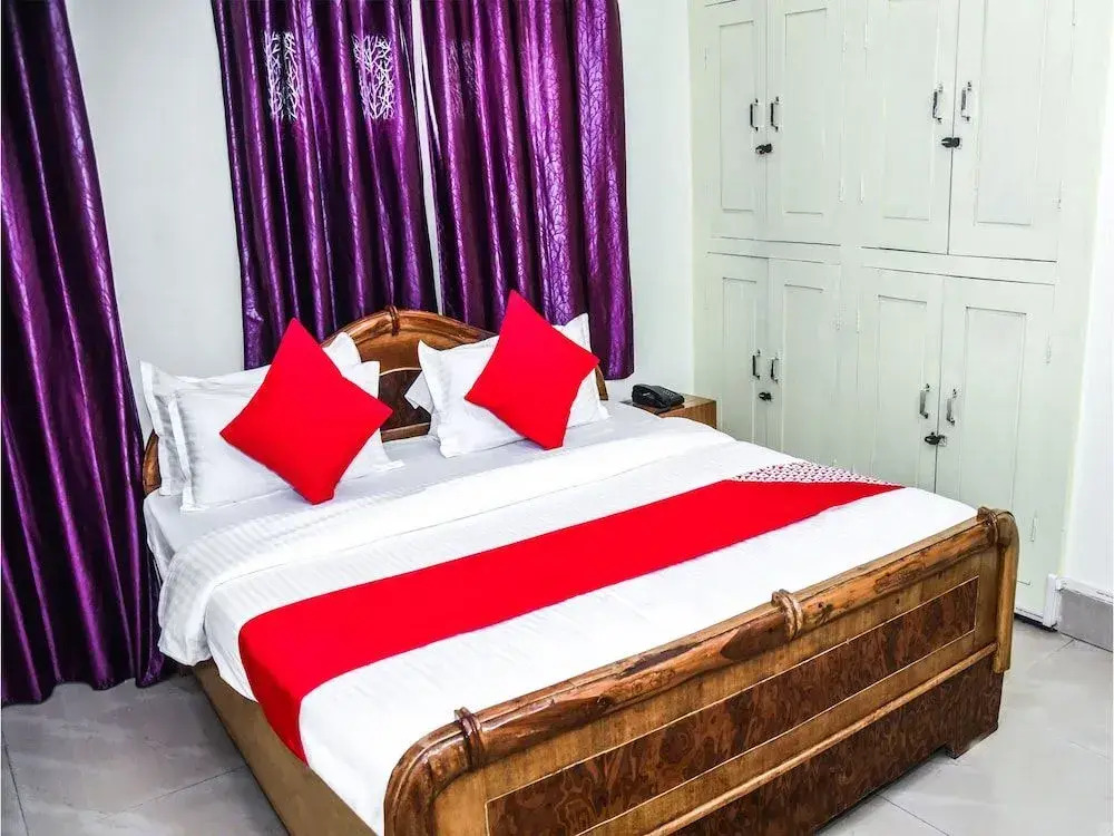 OYO 14606 Holiday Inn