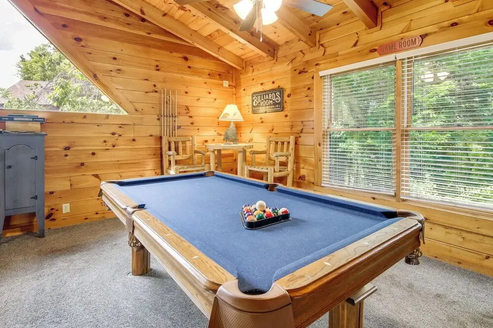 Pigeon Forge Cabin: Premier Location & Hot Tub