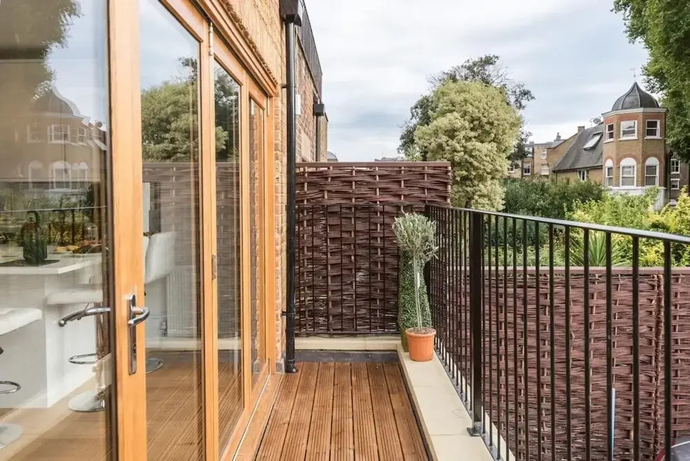 Fulham 2-bed Apt w/ South Terrace Near Tube