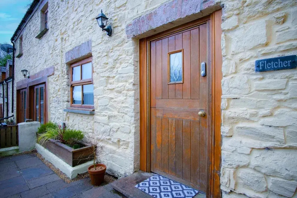 Fletcher Coach House - 3 Bedroom Cottage - Pendine