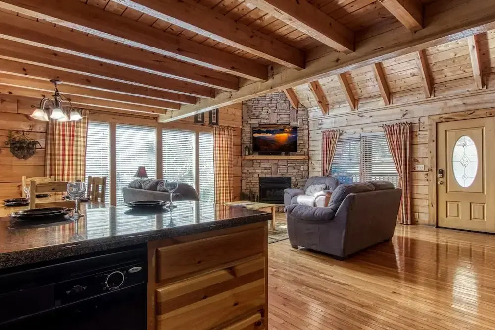 ERN864 - The Cedars - Great Location! Close To All The Action! cabin