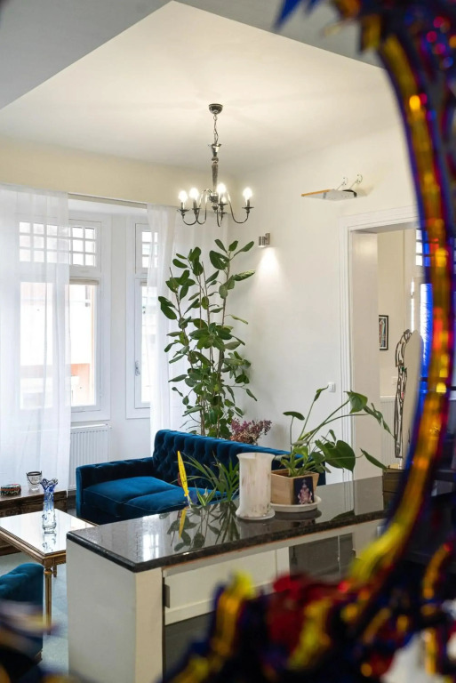Spacious & Artistic Retro 2 Bedrooms Apt + SAUNA