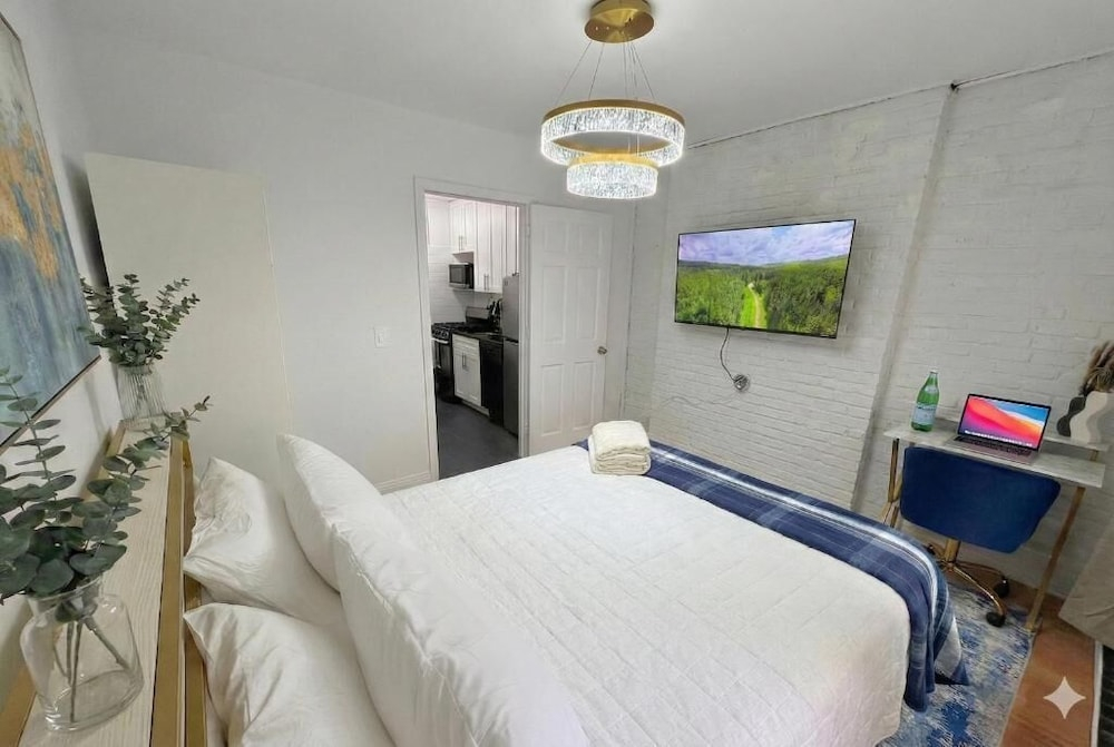 2 Bedroom Apartment with 2 Bathrooms and Kitchen