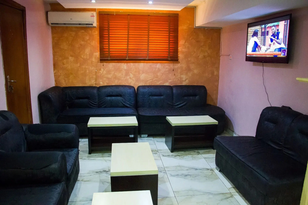 Folade Hotels