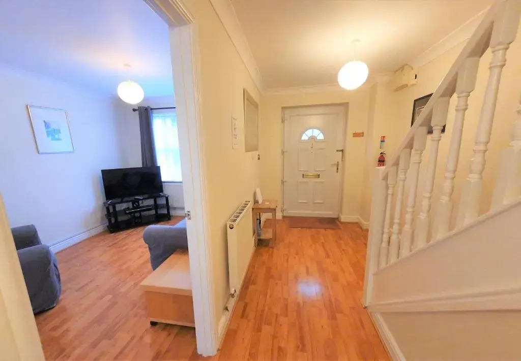 Friars Walk 2 with 2 bedrooms, 2 bathrooms, fast Wi-Fi and private parking